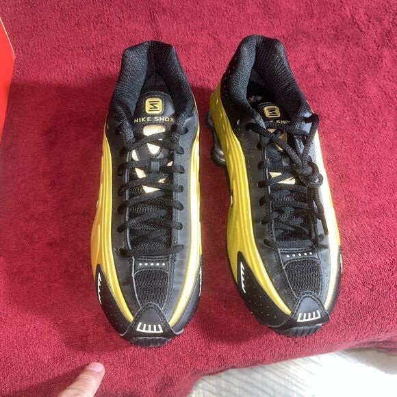 Nike Shox R4 Metallic Gold Black 104265-702 2020 Men Size 7 - Nike Shox R4 Black Metallic Gold W